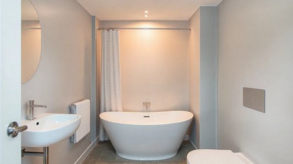 Top 5 avantages de la baignoire sabot pour optimiser les espaces réduits